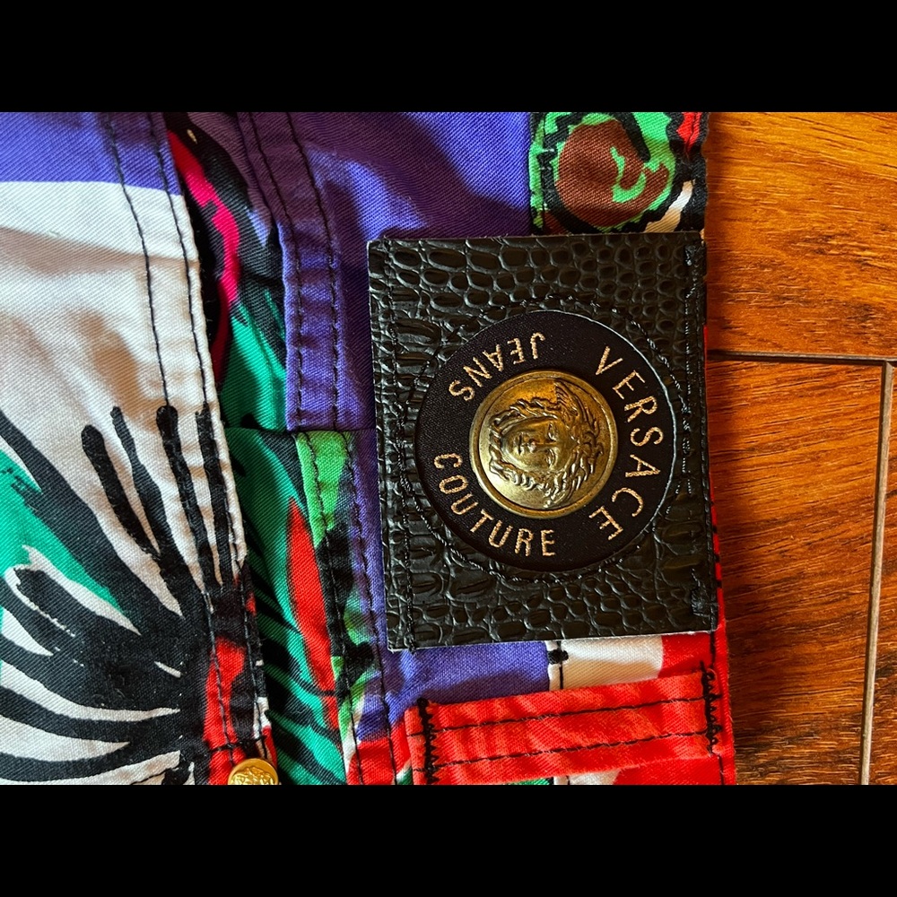 Great condition. Versace Couture Floral Jeans. High waisted, straight leg - Picture 4 of 6